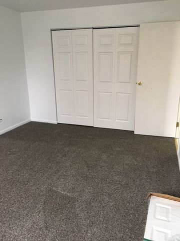 101 Gregory Street 12, Aurora, IL 60504
