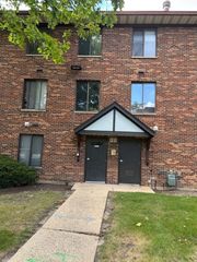 101 Gregory Street 12, Aurora, IL 60504