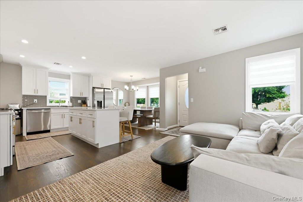 47 Fendale Street, Franklin Square, NY 11010 — photo 3