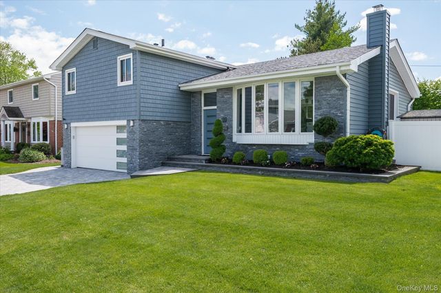 10 Jeremy Avenue, Plainview, NY 11803