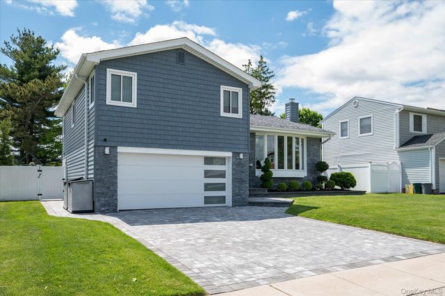 10 Jeremy Avenue, Plainview, NY 11803