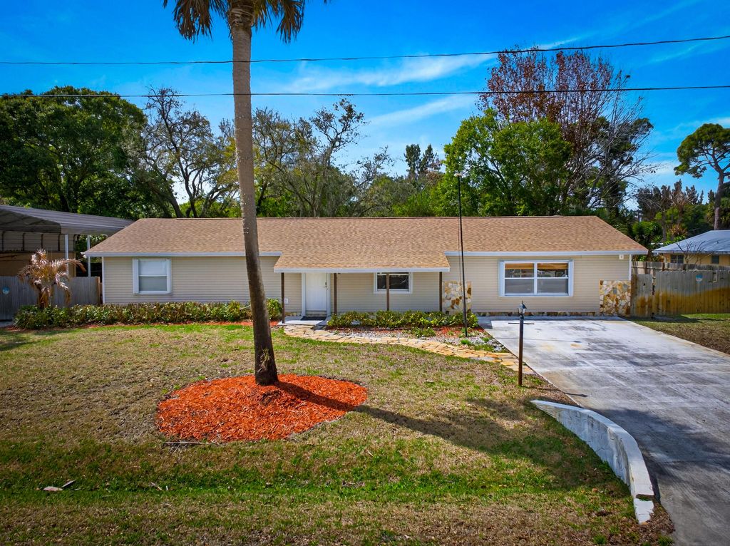 2927 Admiral Street, Fort Pierce, FL 34982