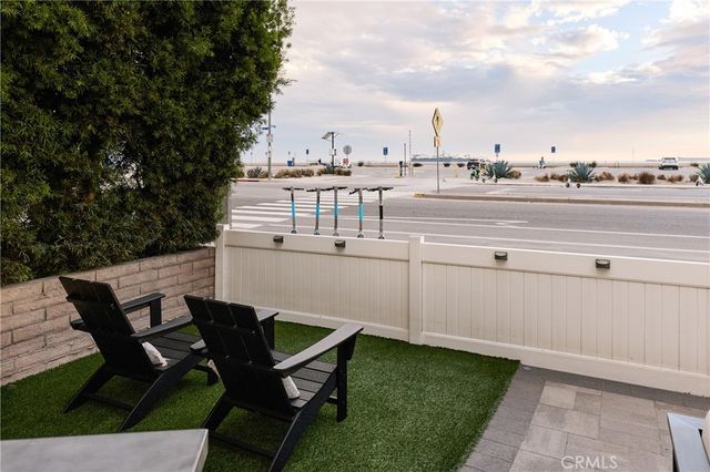 5267 E Ocean Boulevard, Long Beach, CA 90803