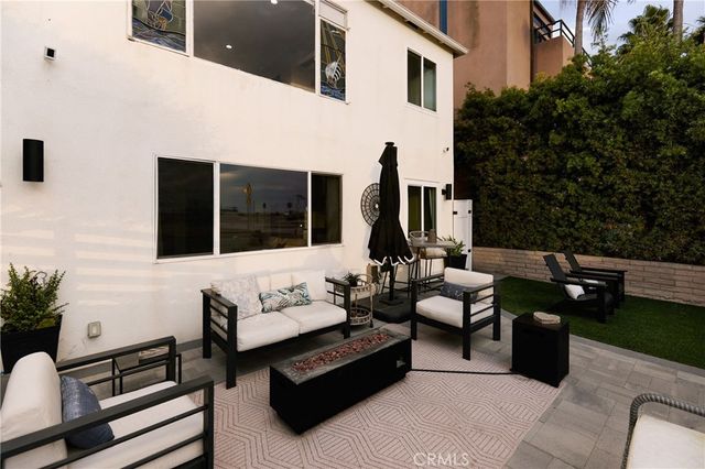 5267 E Ocean Boulevard, Long Beach, CA 90803