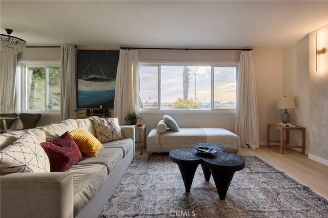 5267 E Ocean Boulevard, Long Beach, CA 90803