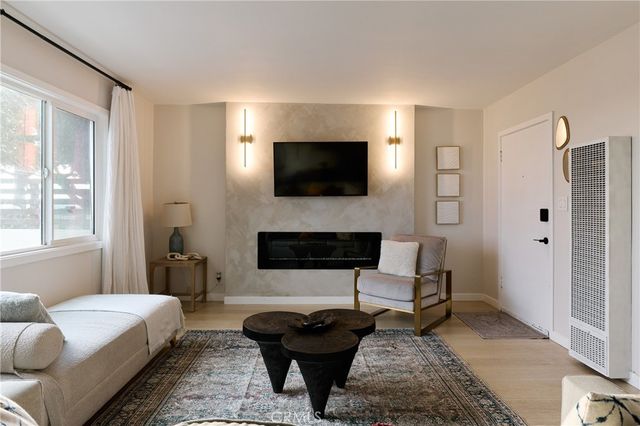 5267 E Ocean Boulevard, Long Beach, CA 90803