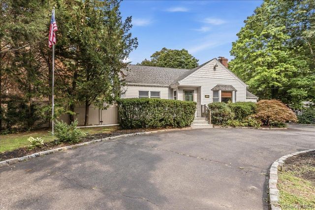 1091 Westminster Avenue, Dix Hills, NY 11746