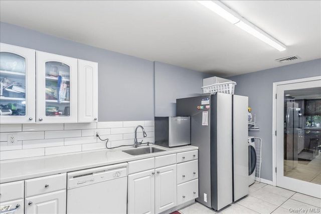 1091 Westminster Avenue, Dix Hills, NY 11746