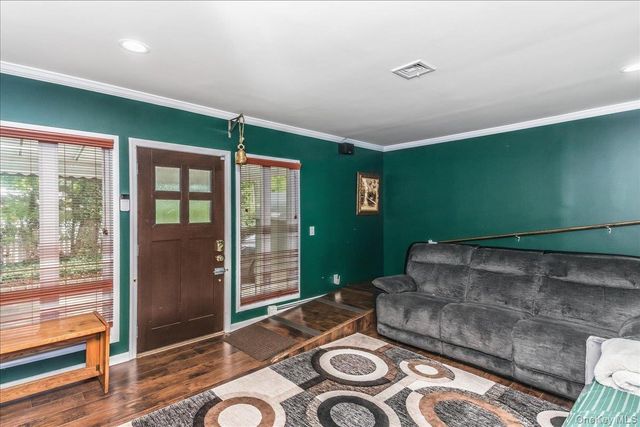 1091 Westminster Avenue, Dix Hills, NY 11746