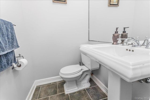 1091 Westminster Avenue, Dix Hills, NY 11746