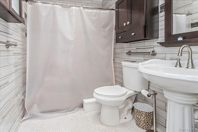 1091 Westminster Avenue, Dix Hills, NY 11746