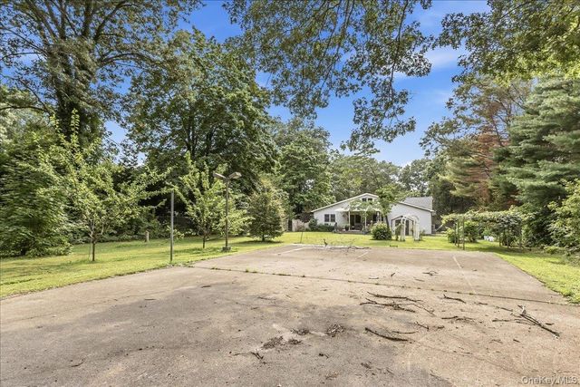 1091 Westminster Avenue, Dix Hills, NY 11746
