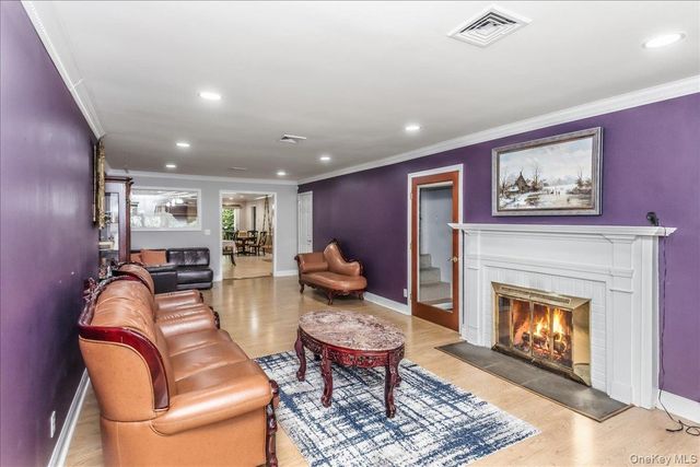 1091 Westminster Avenue, Dix Hills, NY 11746