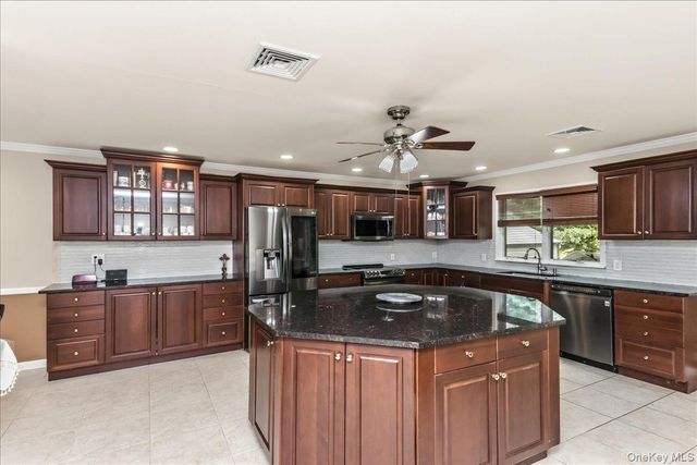 1091 Westminster Avenue, Dix Hills, NY 11746