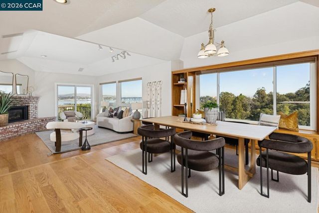 1087 1087 Hillside Dr, Martinez, CA 94553