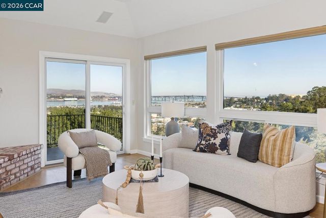 1087 1087 Hillside Dr, Martinez, CA 94553