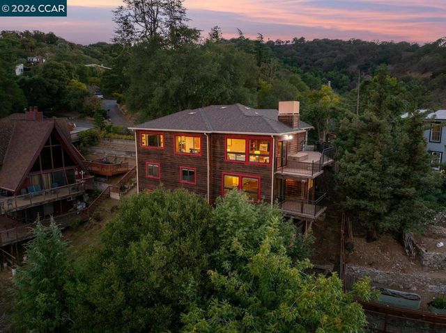 1087 1087 Hillside Dr, Martinez, CA 94553