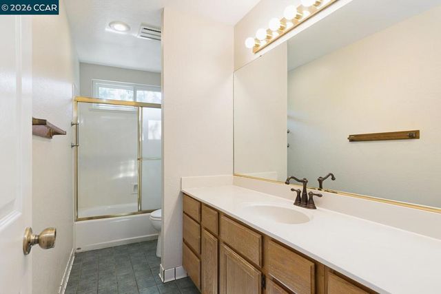 1087 1087 Hillside Dr, Martinez, CA 94553