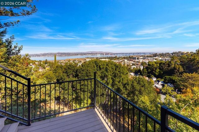 1087 1087 Hillside Dr, Martinez, CA 94553