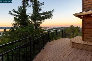 1087 1087 Hillside Dr, Martinez, CA 94553