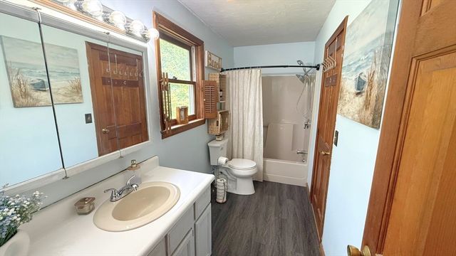 14 Indian Ridge Dr, Leominster, MA 01453