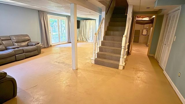 14 Indian Ridge Dr, Leominster, MA 01453