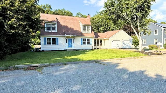14 Indian Ridge Dr, Leominster, MA 01453