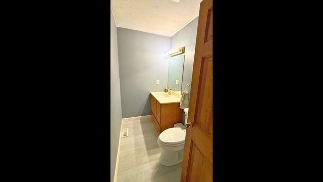 14 Indian Ridge Dr, Leominster, MA 01453