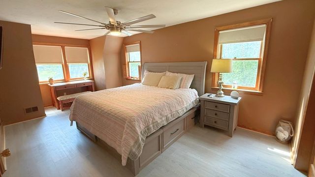 14 Indian Ridge Dr, Leominster, MA 01453