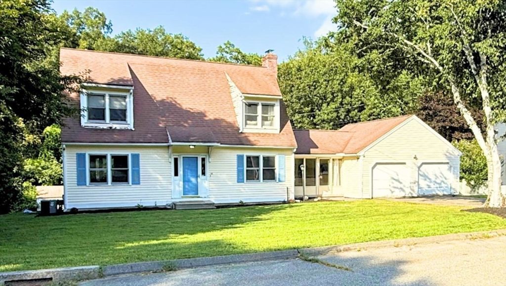 14 Indian Ridge Dr, Leominster, MA 01453