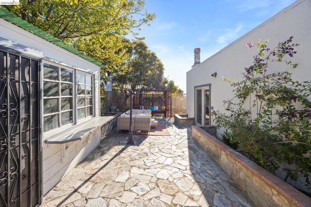 2506 Best Ave, Oakland, CA 94601