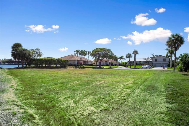 950 Plum CT, Marco Island, FL 34145