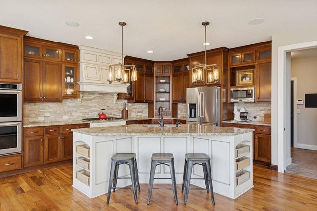 66 Monarch Way, North Oaks, MN 55127