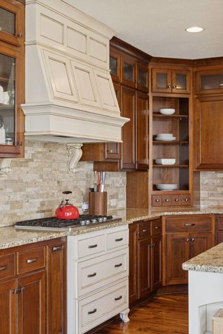 66 Monarch Way, North Oaks, MN 55127