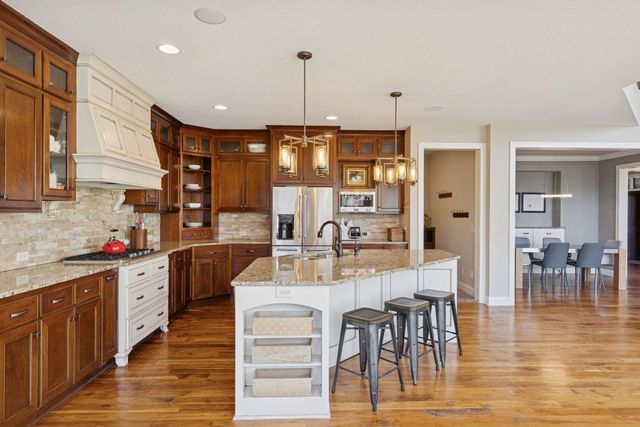 66 Monarch Way, North Oaks, MN 55127