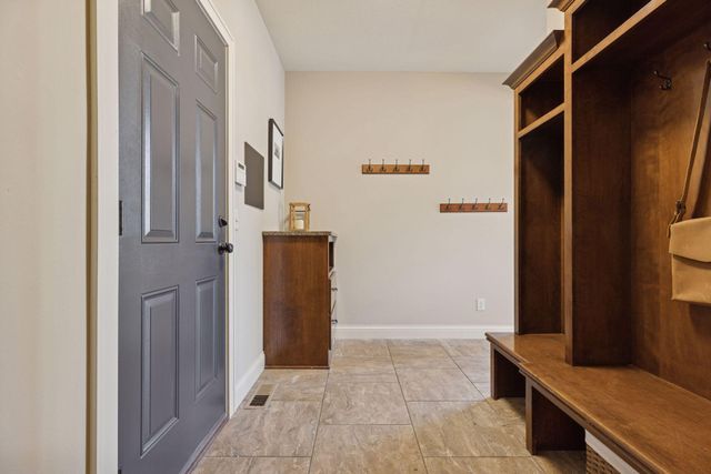 66 Monarch Way, North Oaks, MN 55127