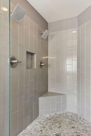 66 Monarch Way, North Oaks, MN 55127