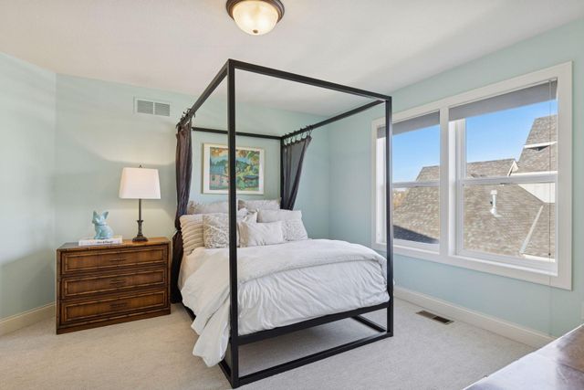 66 Monarch Way, North Oaks, MN 55127