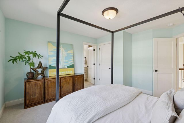 66 Monarch Way, North Oaks, MN 55127