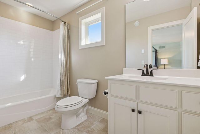 66 Monarch Way, North Oaks, MN 55127