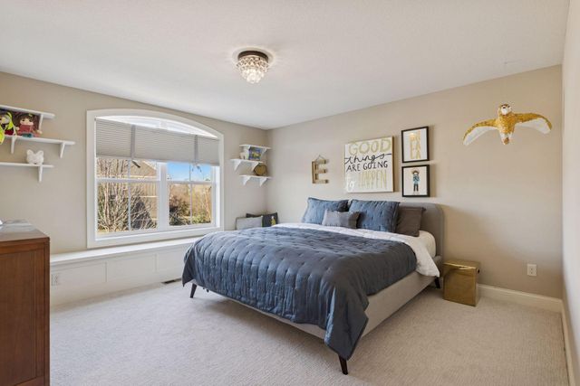 66 Monarch Way, North Oaks, MN 55127