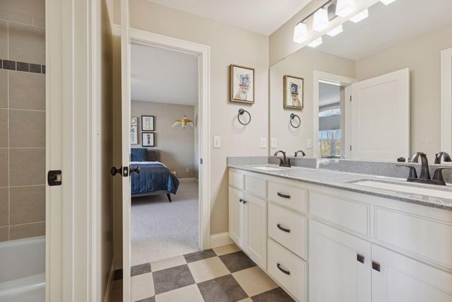 66 Monarch Way, North Oaks, MN 55127