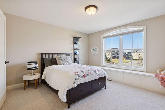 66 Monarch Way, North Oaks, MN 55127