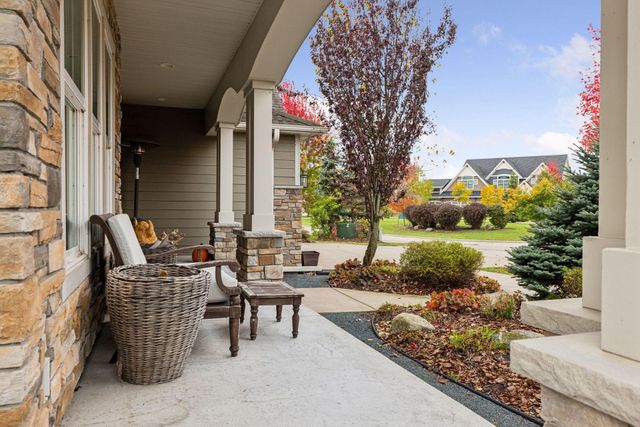 66 Monarch Way, North Oaks, MN 55127