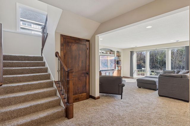 66 Monarch Way, North Oaks, MN 55127