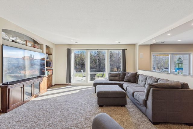 66 Monarch Way, North Oaks, MN 55127