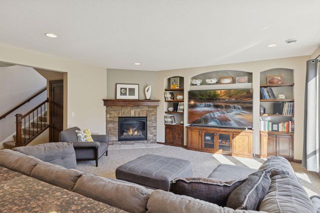 66 Monarch Way, North Oaks, MN 55127