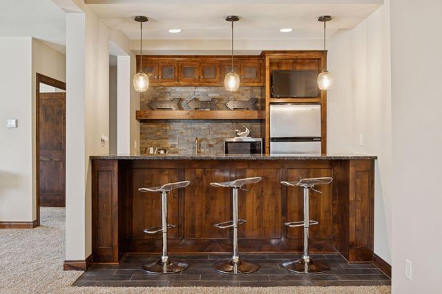 66 Monarch Way, North Oaks, MN 55127