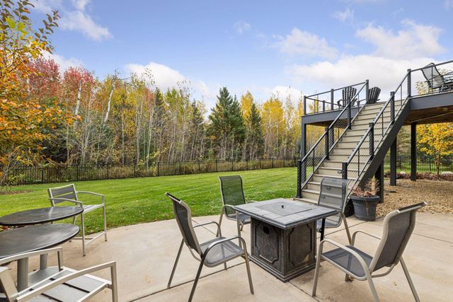 66 Monarch Way, North Oaks, MN 55127