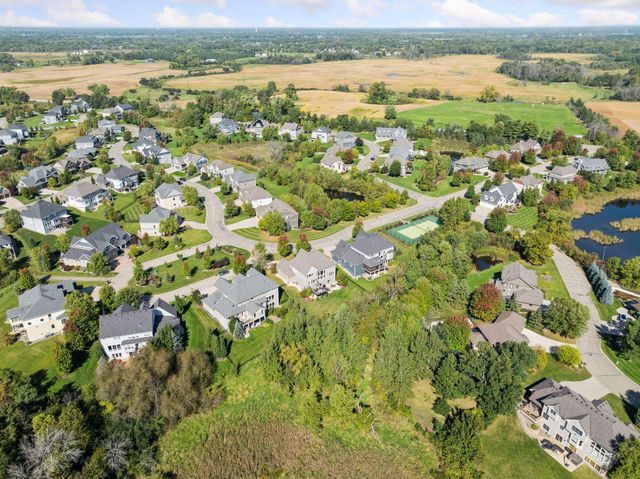 66 Monarch Way, North Oaks, MN 55127